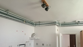 Instalace jednotky Zehnder CA180 a VZT potrubí, byt Evropská 