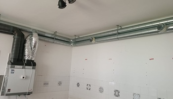 Instalace jednotky Zehnder CA180 a VZT potrubí, byt Evropská 
