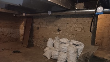 Instalace potrubí ve sklepních prostorách Petrohradská